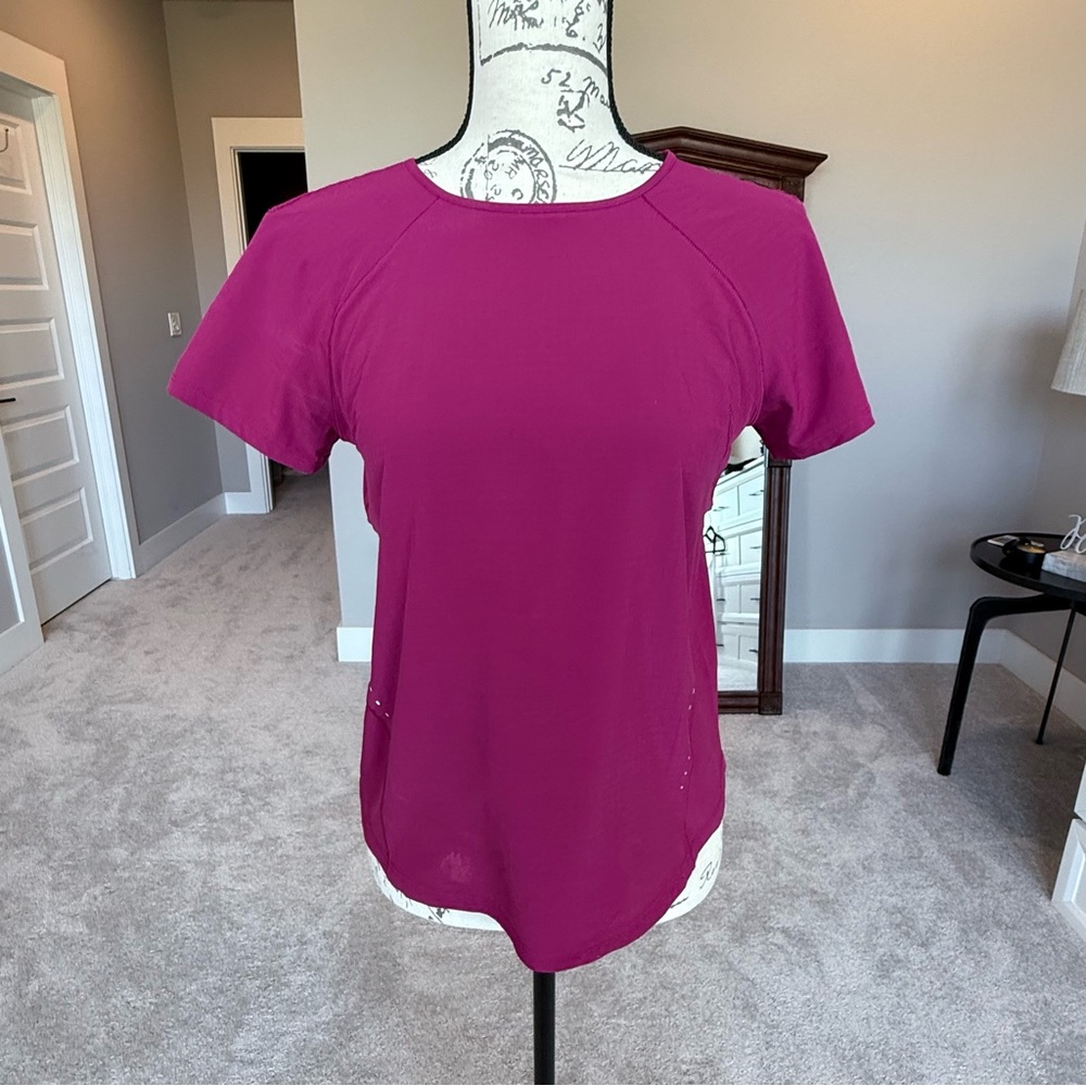 Lululemon Athletica Fuchsia Lightweight Stretch Run Short Sleeve